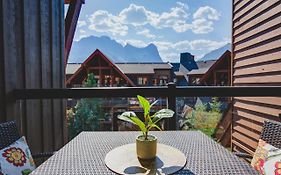 The Owls Nest. 1 Bedroom Mountain View Condo